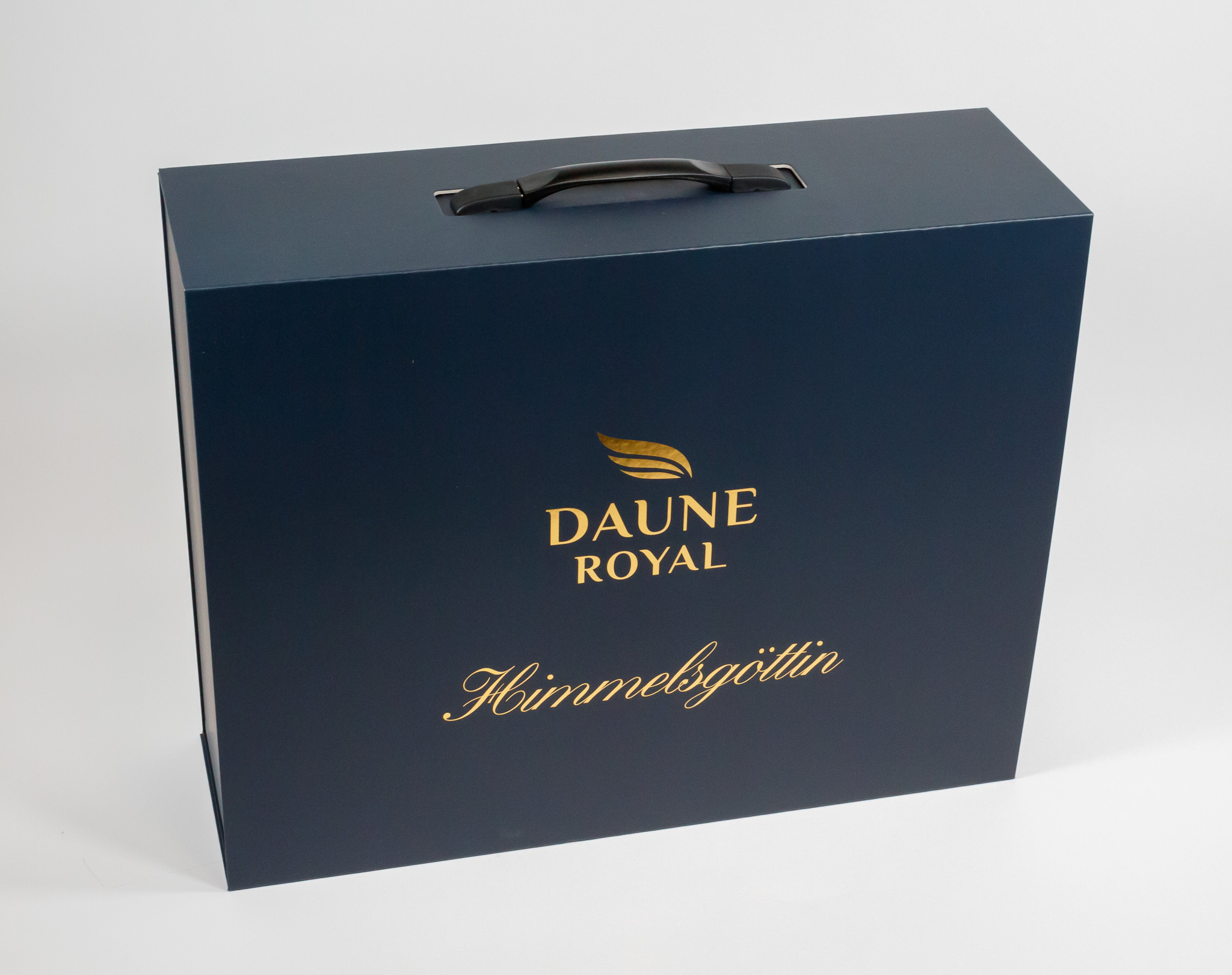 Überformatkoffer, Präsentationskoffer, Koffer, Verpackung, Produktverpackung, Kartonkoffer, Berberich Systems, Daune Royal